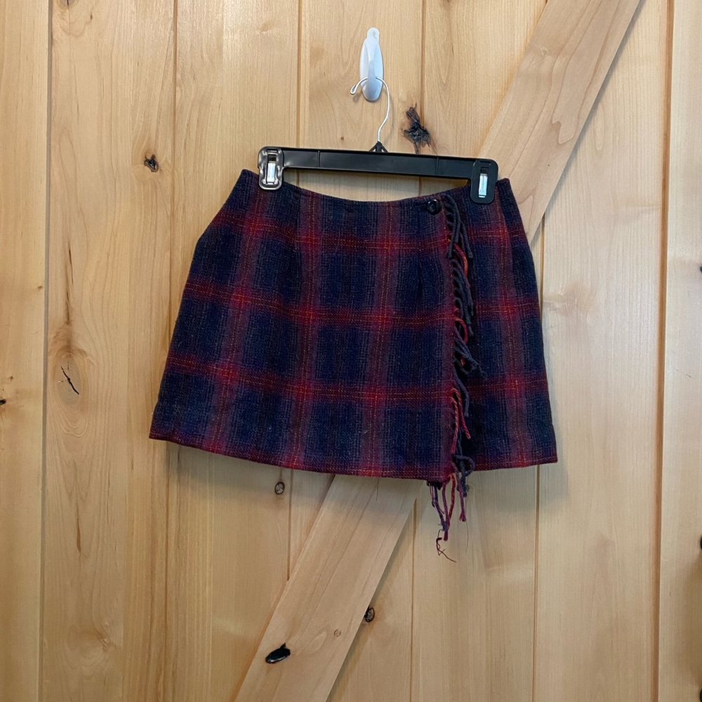 Wool plaid mini skirt. Preppy tartan skirt. Wrap skirt size 2